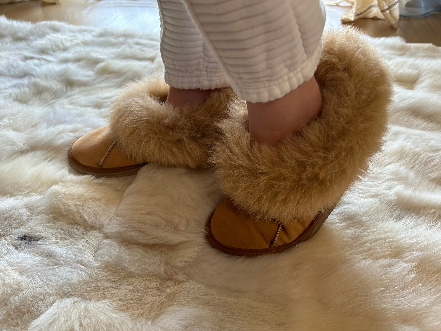 Genuine Sheepskin Women's Slippers Closed-back Mocha