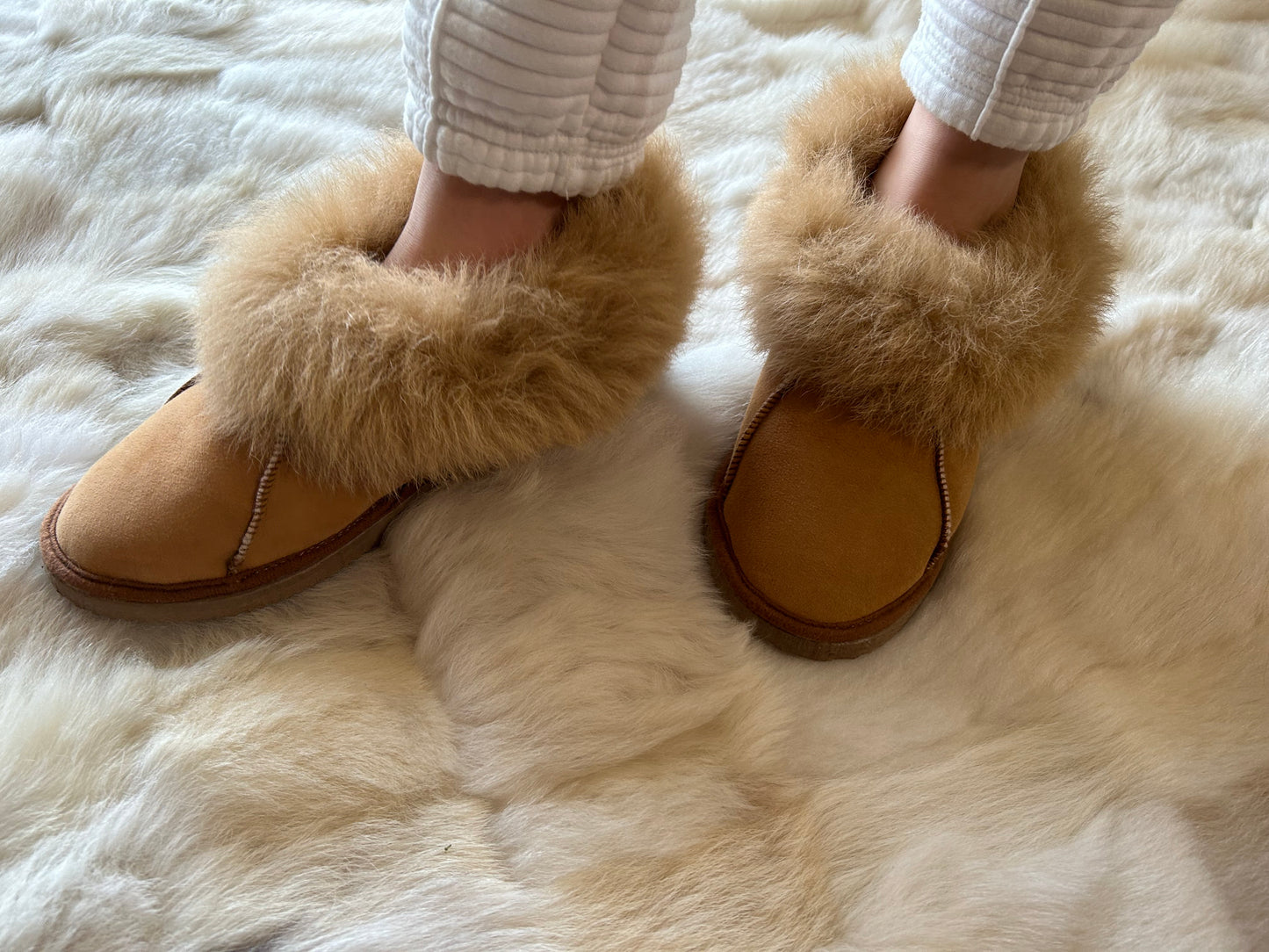 Genuine Sheepskin Women's Slippers Closed-back Mocha